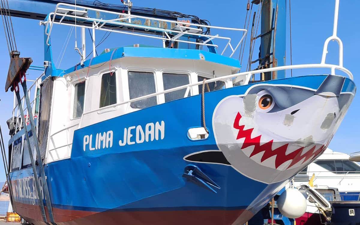 Moving boat from land to the sea